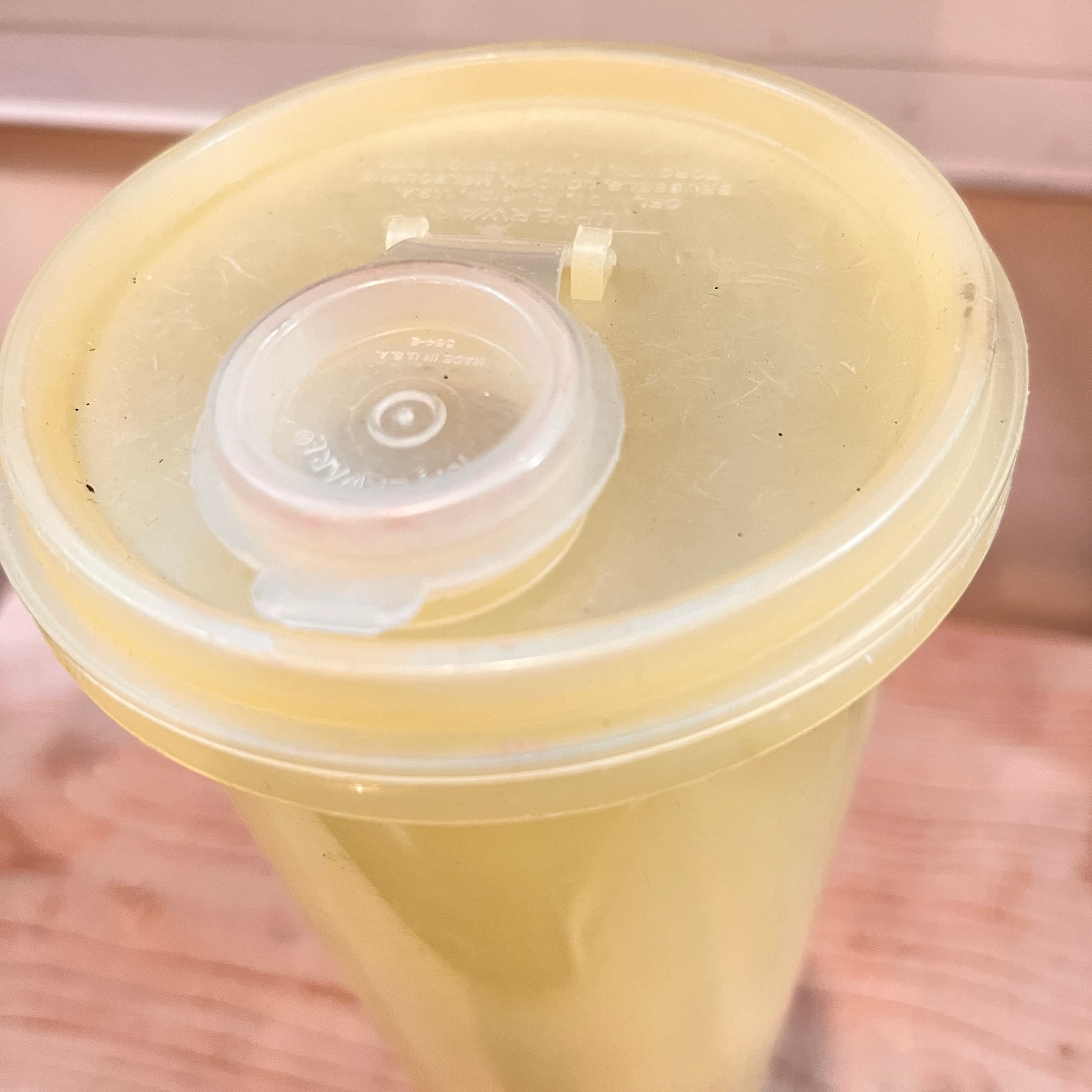 VIntage Yellow Tupperware shaker - Regular - Thumbnail 3
