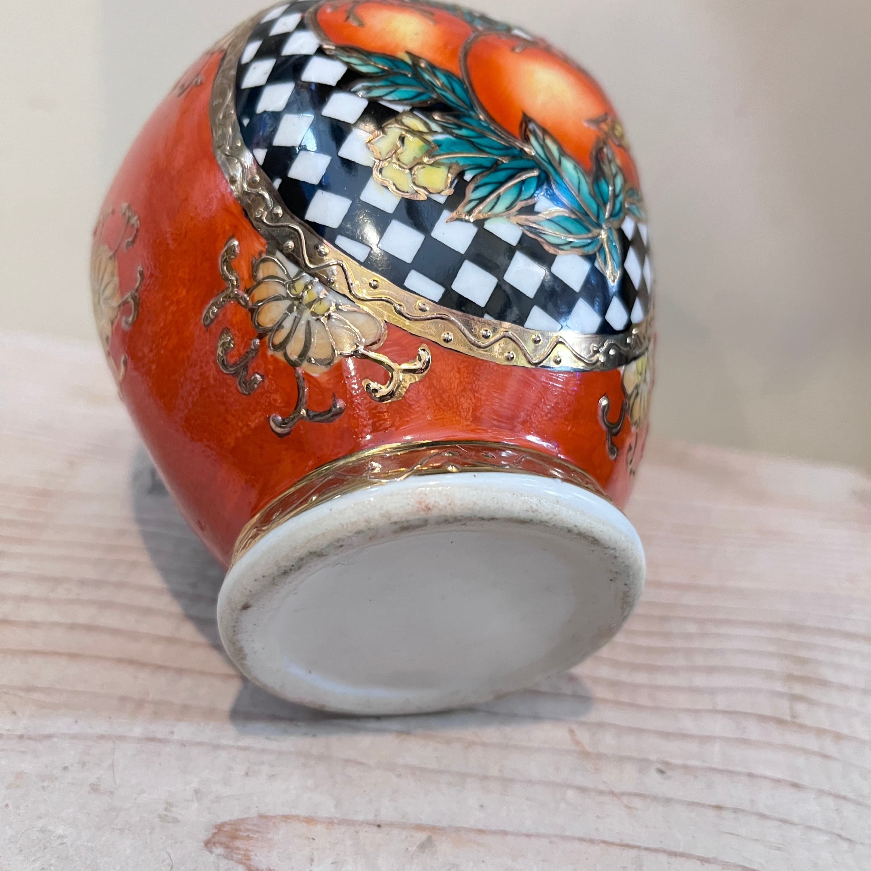 Pomegranate on checkered background Vase - Regular - Thumbnail 5