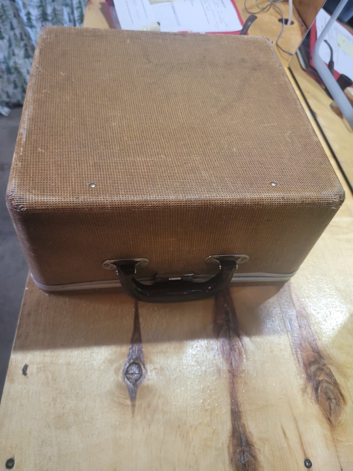 Vintage Royal Portable Manual Typewriter with Carrying Case - Thumbnail 6