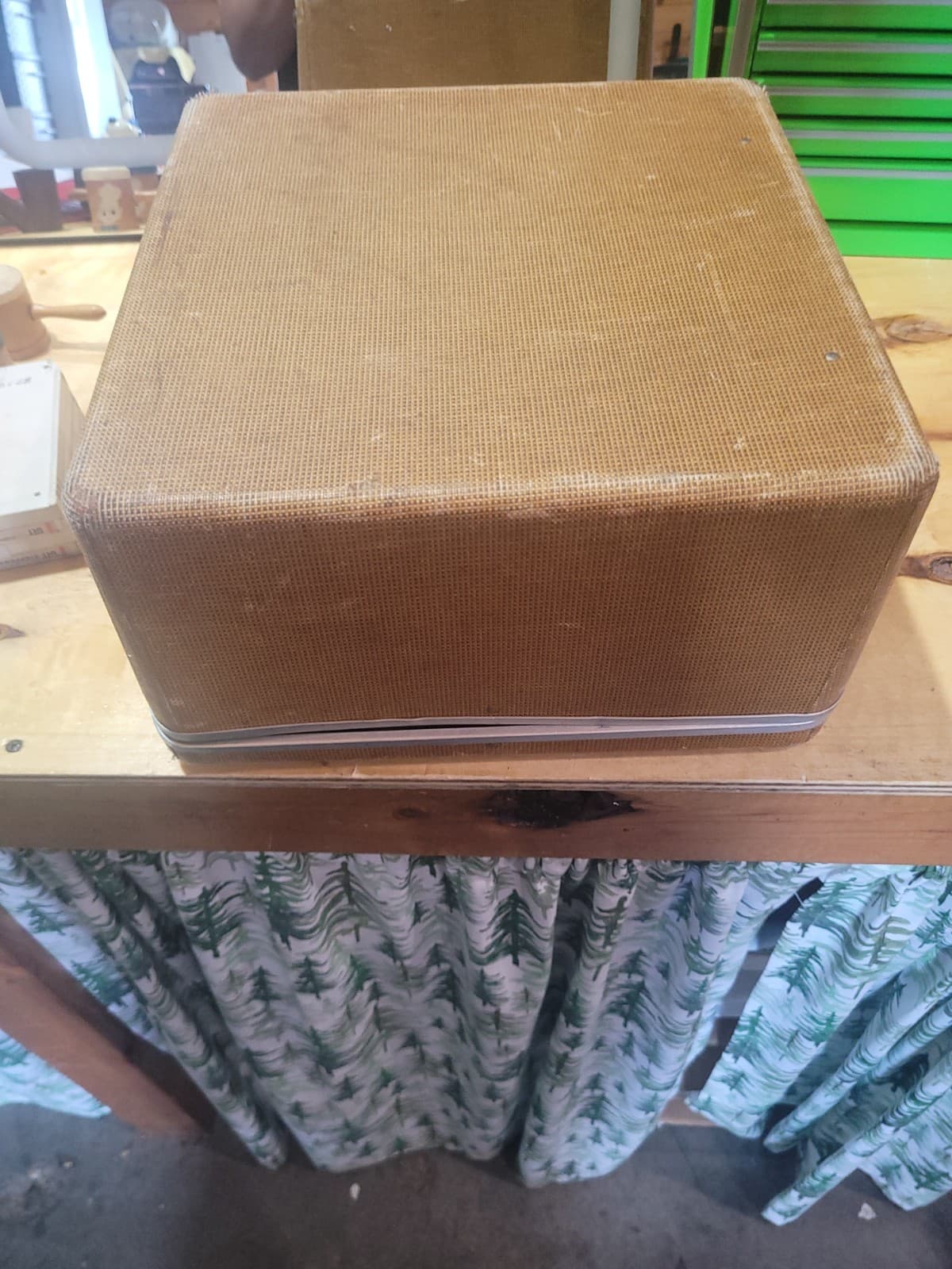 Vintage Royal Portable Manual Typewriter with Carrying Case - Thumbnail 5