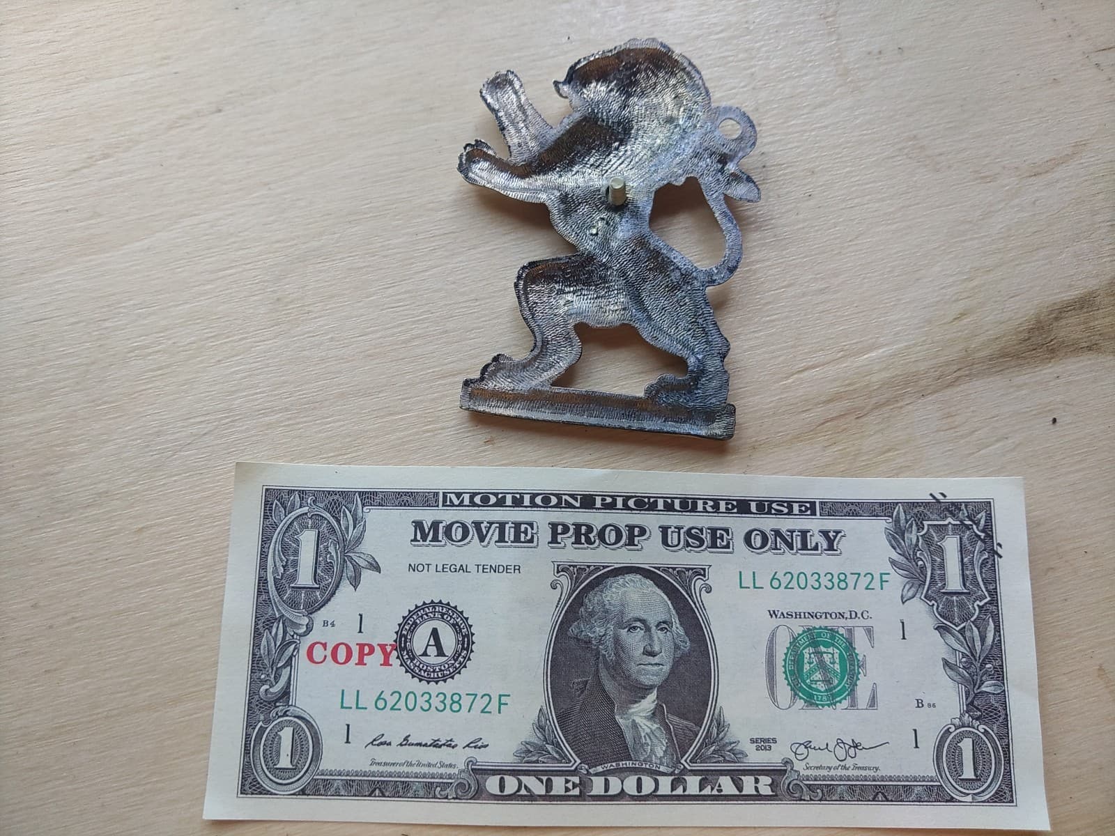 cast metal British "Lion Rampant" - Thumbnail 3