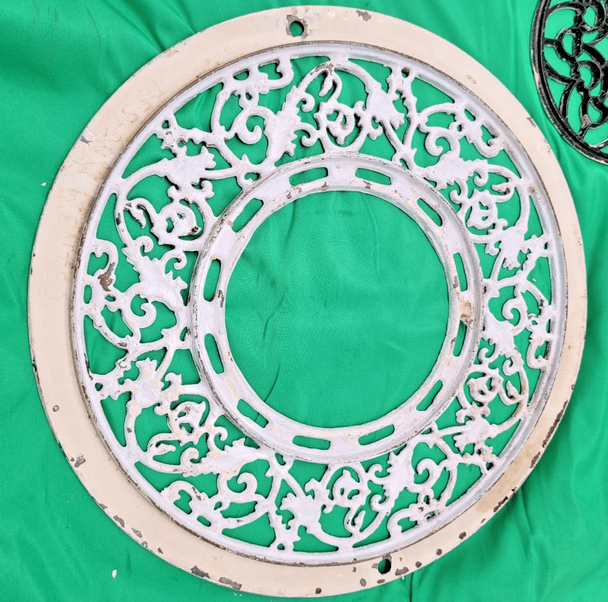 Antique Cast Iron Ornate Floral Vent Grate Round Decorative Register Cover Vinta - Thumbnail 2