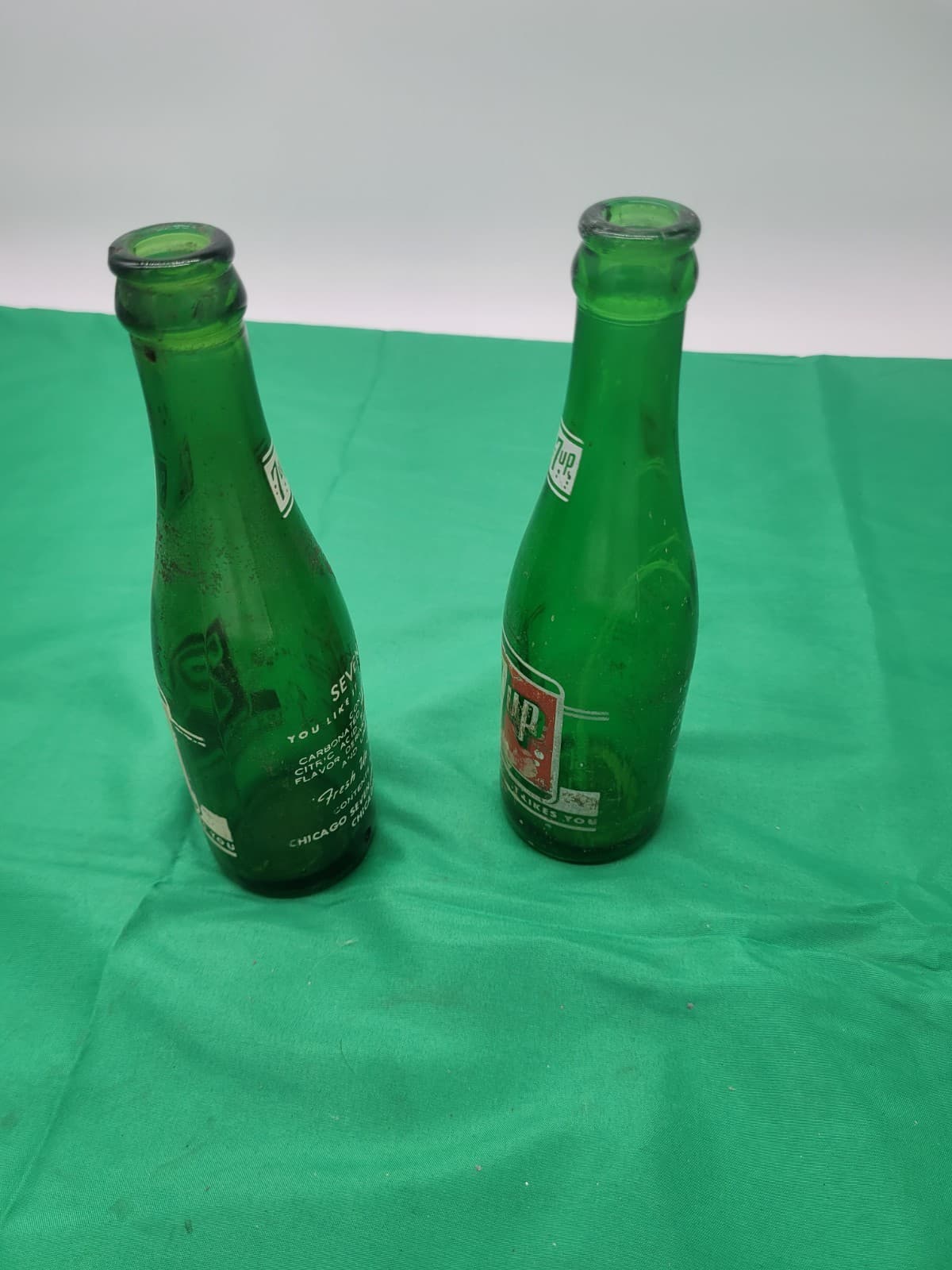 Vintage 7UP Green Glass Soda Bottles Lot of 2 Cokato MN & Chicago IL ACL Bottles - Thumbnail 2