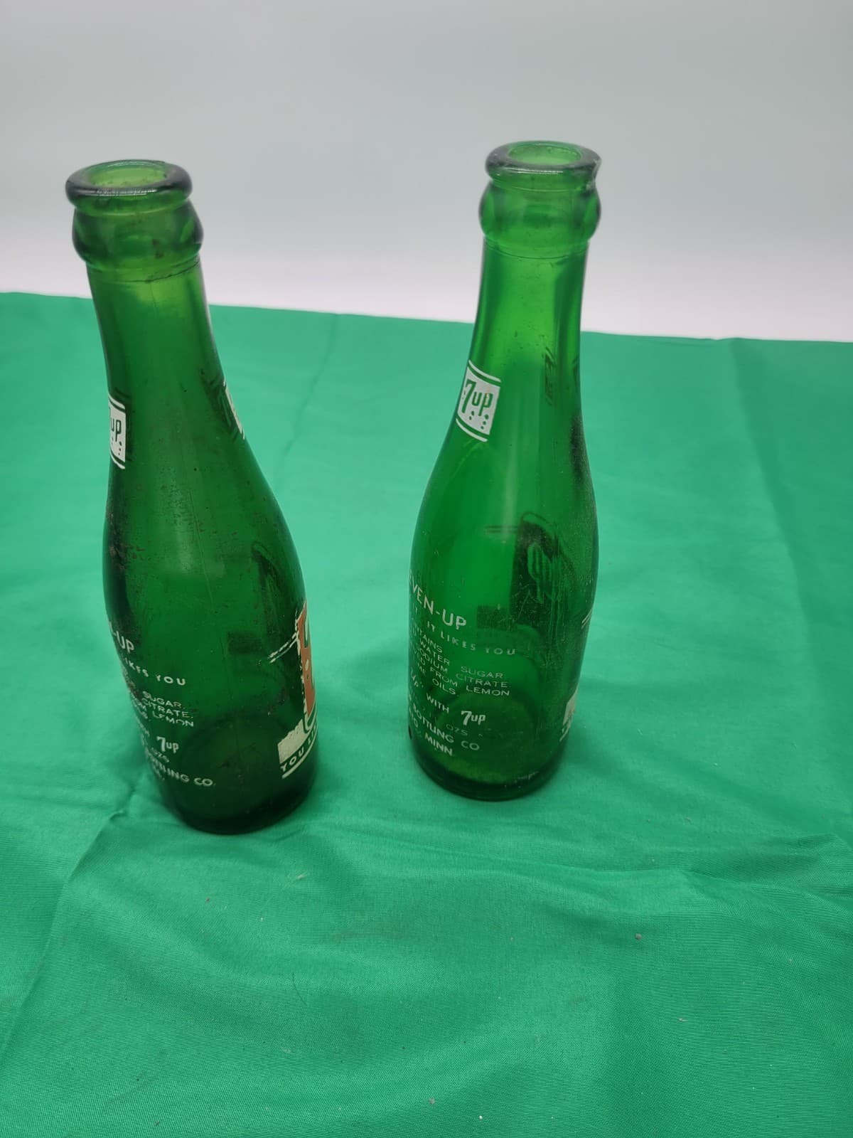 Vintage 7UP Green Glass Soda Bottles Lot of 2 Cokato MN & Chicago IL ACL Bottles - Thumbnail 4