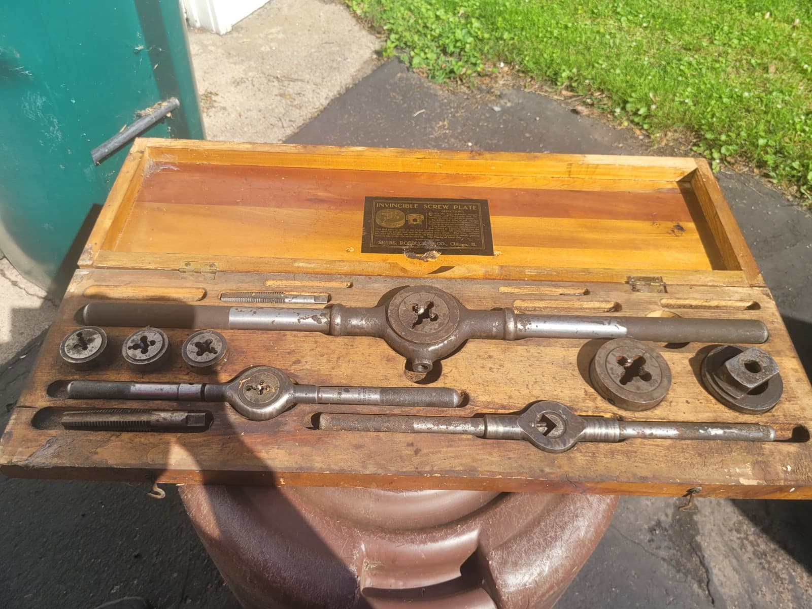 Vintage Sears Craftsman Invincible Screw Plate Tap & Die Set in Wooden Case - Thumbnail 3