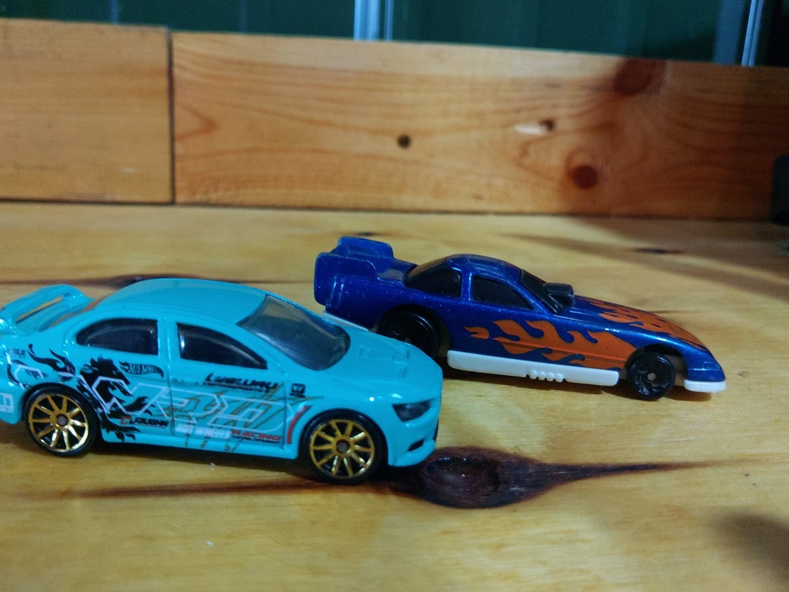 Hot Wheels & Matchbox Sports Car Collection – 5 Die-Cast Cars - Thumbnail 3