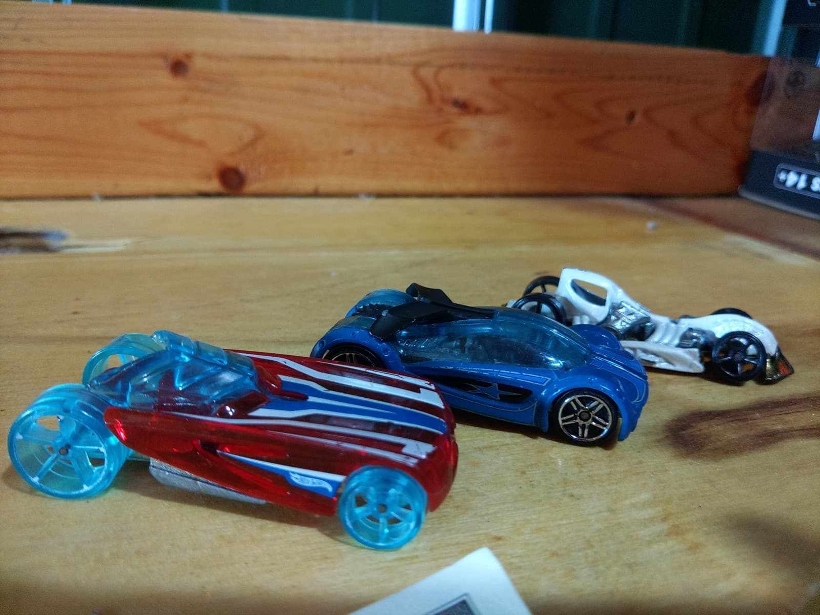 Hot Wheels Fantasy Car Lot – 6 Die-Cast Cars (Mixed Designs) - Thumbnail 5