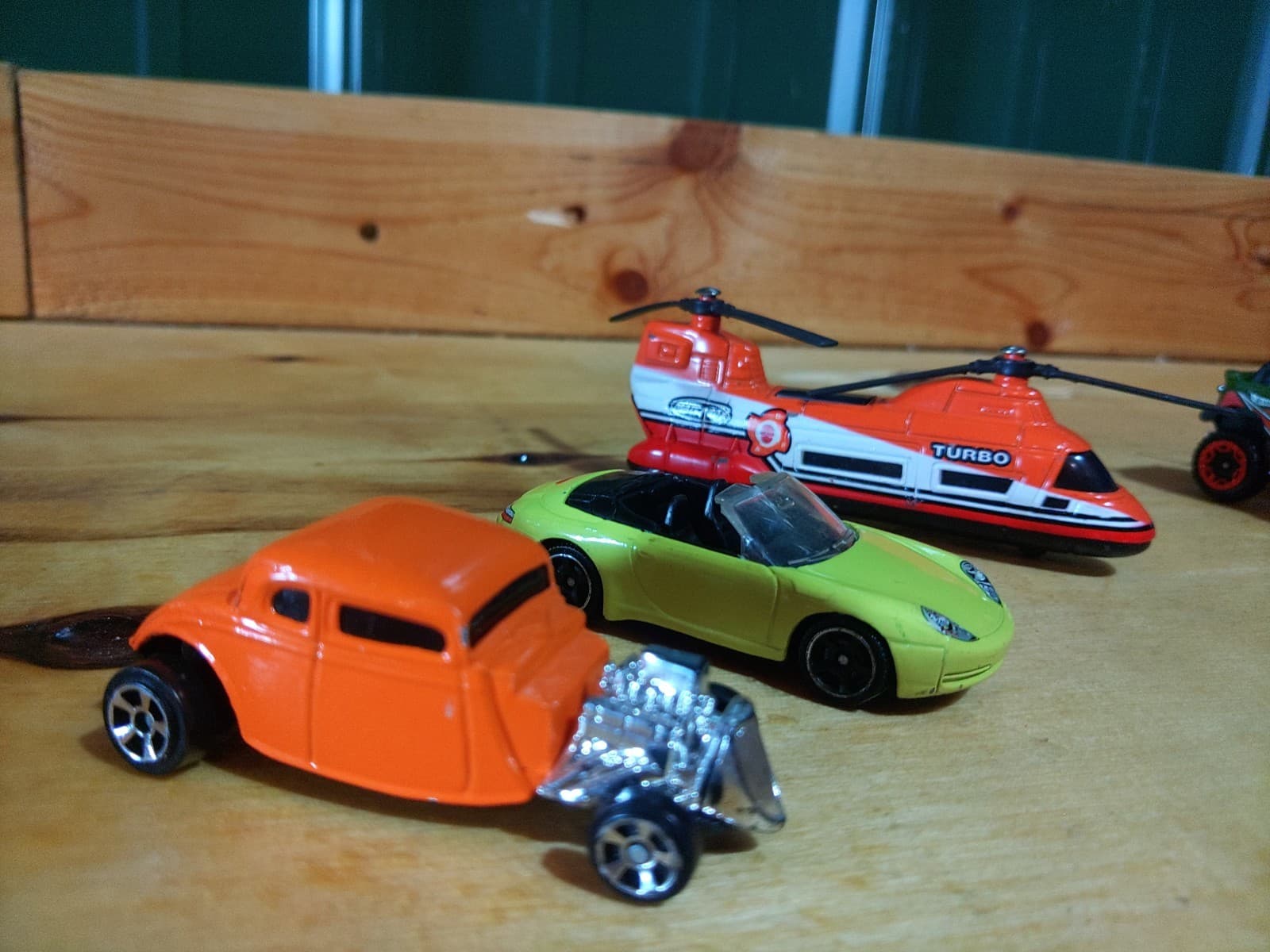 Hot Wheels Fantasy Car Lot – 6 Die-Cast Cars (Mixed Designs) - Thumbnail 4