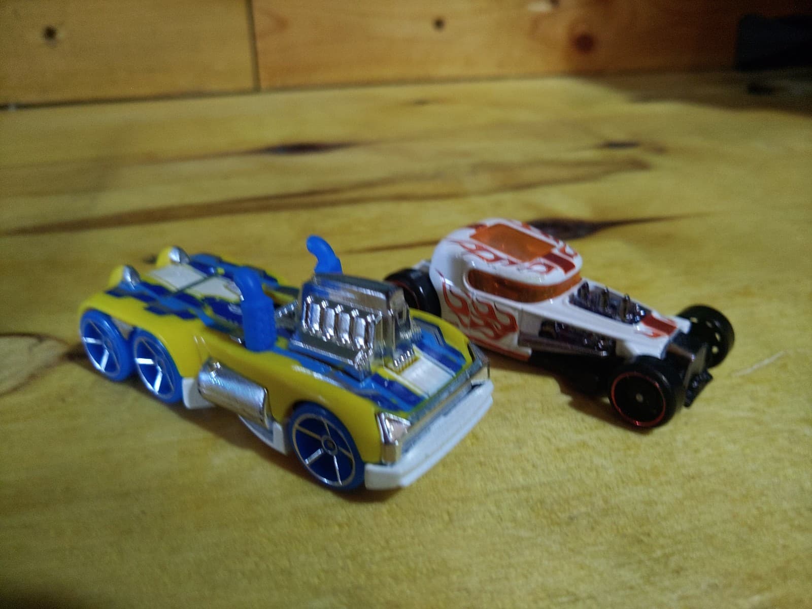 Hot Wheels Fantasy & Race Car Lot – 6 Die-Cast Cars - Thumbnail 4
