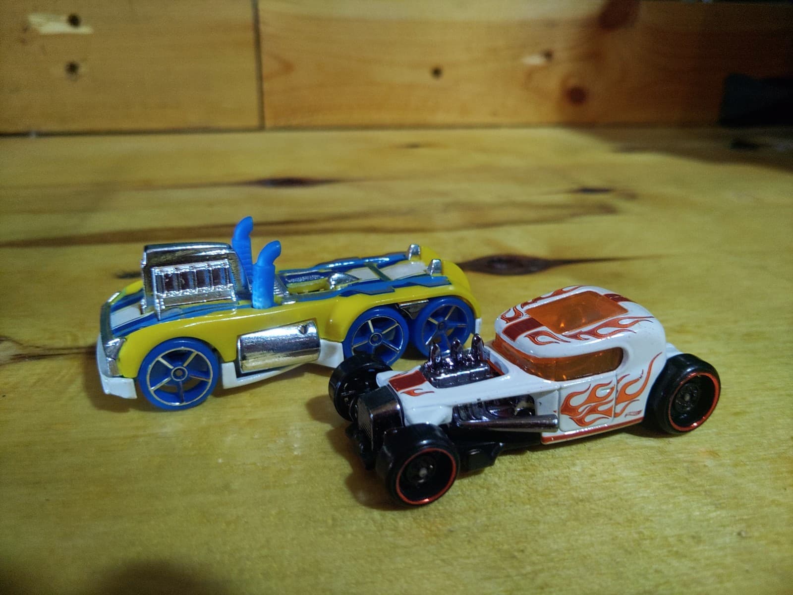 Hot Wheels Fantasy & Race Car Lot – 6 Die-Cast Cars - Thumbnail 6