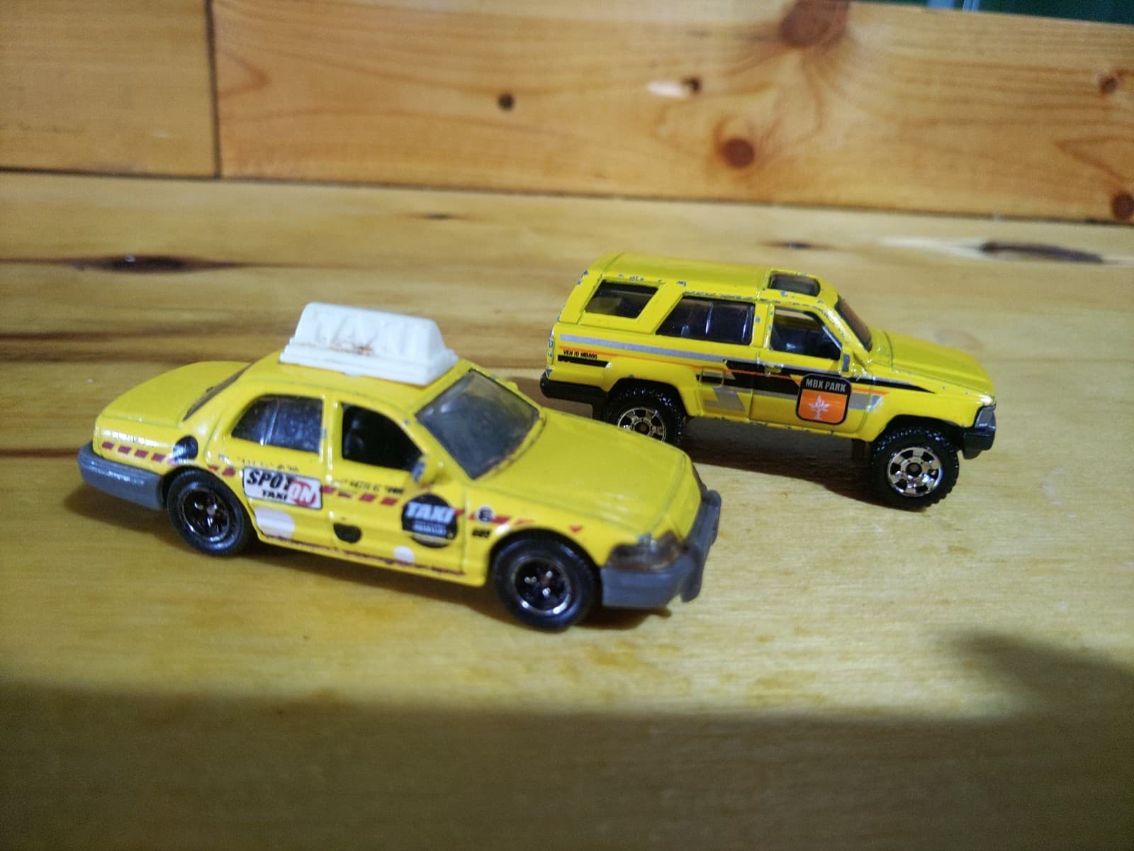 Hot Wheels & Matchbox Mixed Vehicle Lot – 5 Die-Cast Cars/Trucks (1993–2016) - Thumbnail 2