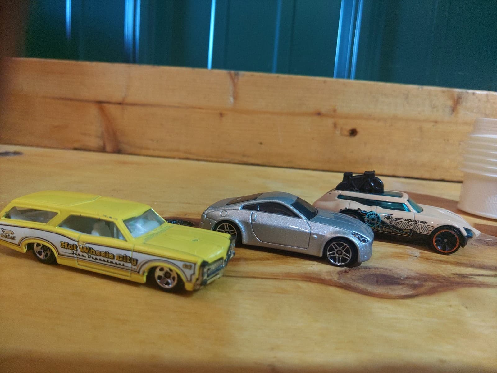 Hot Wheels Die-Cast Car Lot – 6 Cars | Nissan 350Z, NASCAR, Hulk Van & More - Thumbnail 3