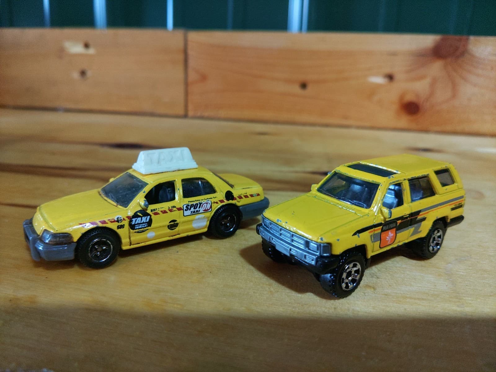 Hot Wheels & Matchbox Mixed Vehicle Lot – 5 Die-Cast Cars/Trucks (1993–2016) - Thumbnail 5