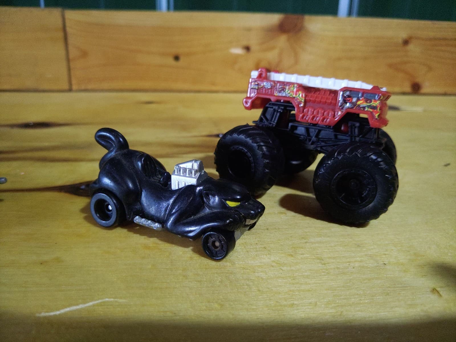 Hot Wheels Mixed Vehicle Lot – 5 Die-Cast Vehicles (2017–2020) - Thumbnail 3