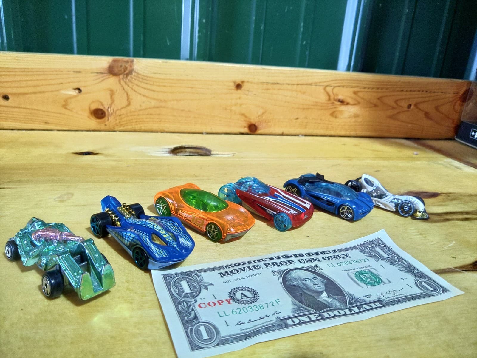 Hot Wheels Fantasy Car Lot – 6 Die-Cast Cars (Mixed Designs) - Thumbnail 3