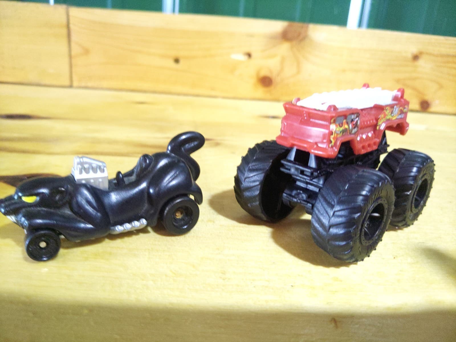 Hot Wheels Mixed Vehicle Lot – 5 Die-Cast Vehicles (2017–2020) - Thumbnail 5