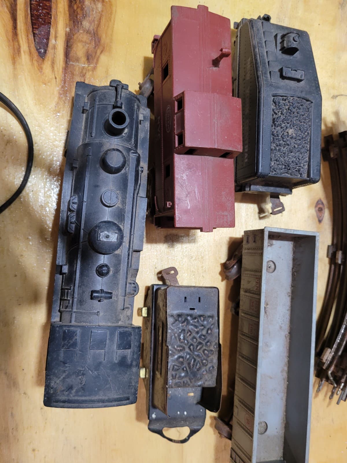 Vintage Marx New York Central Electric Train Set w/ Track, Transformers & Cars - Thumbnail 5