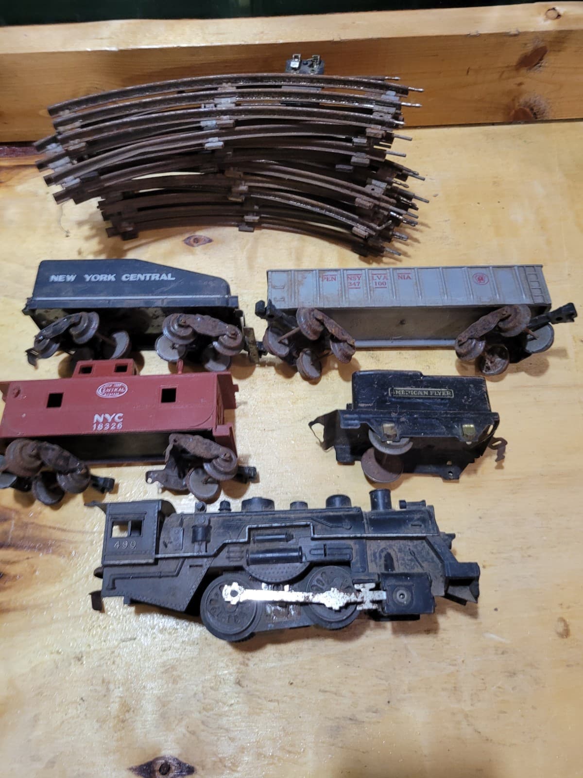 Vintage Marx New York Central Electric Train Set w/ Track, Transformers & Cars - Thumbnail 8