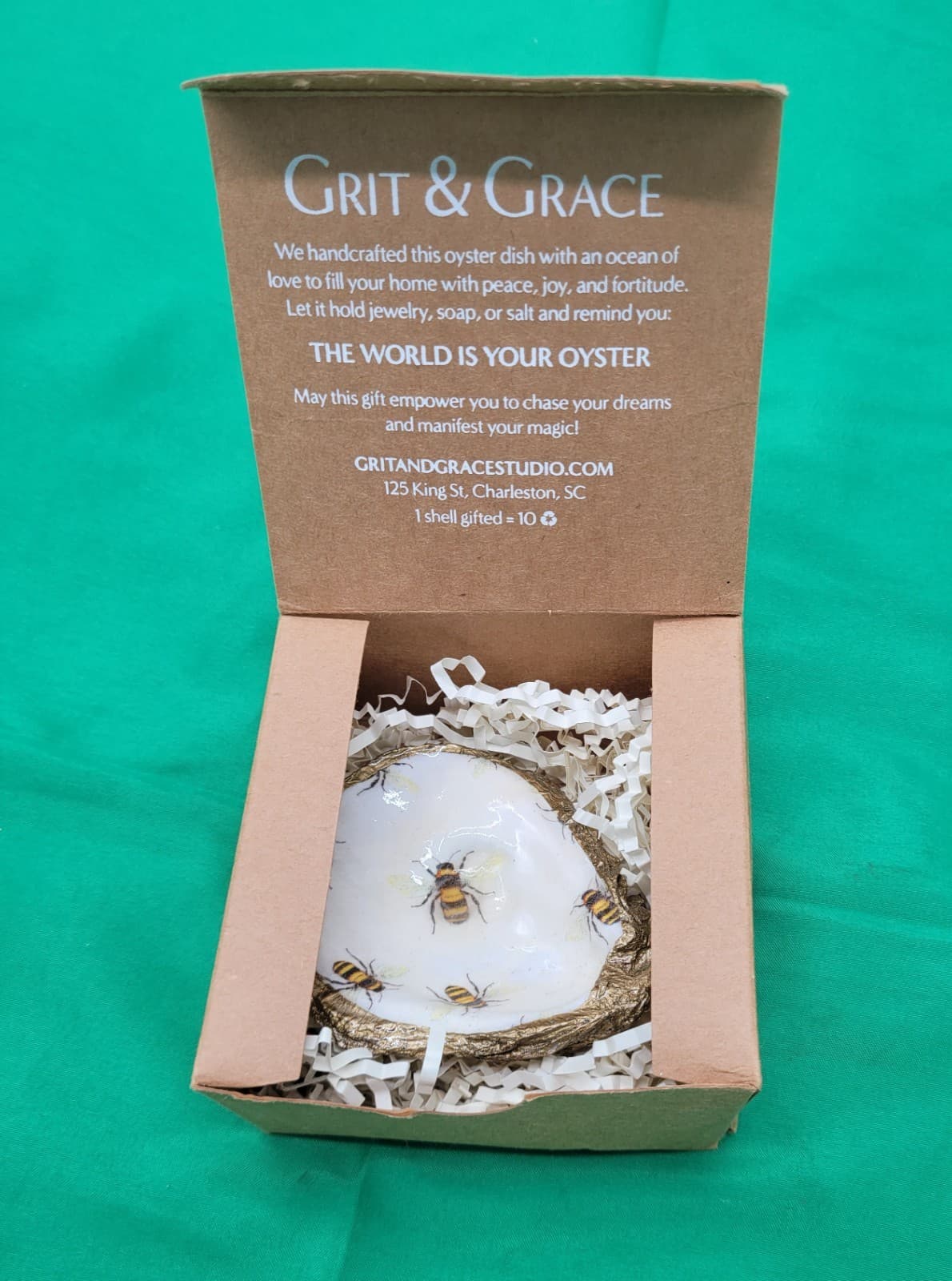 Grit & Grace Decorative Oyster Shell Trinket Dish w/ Bee Design Gold Trim Gift B - Thumbnail 2