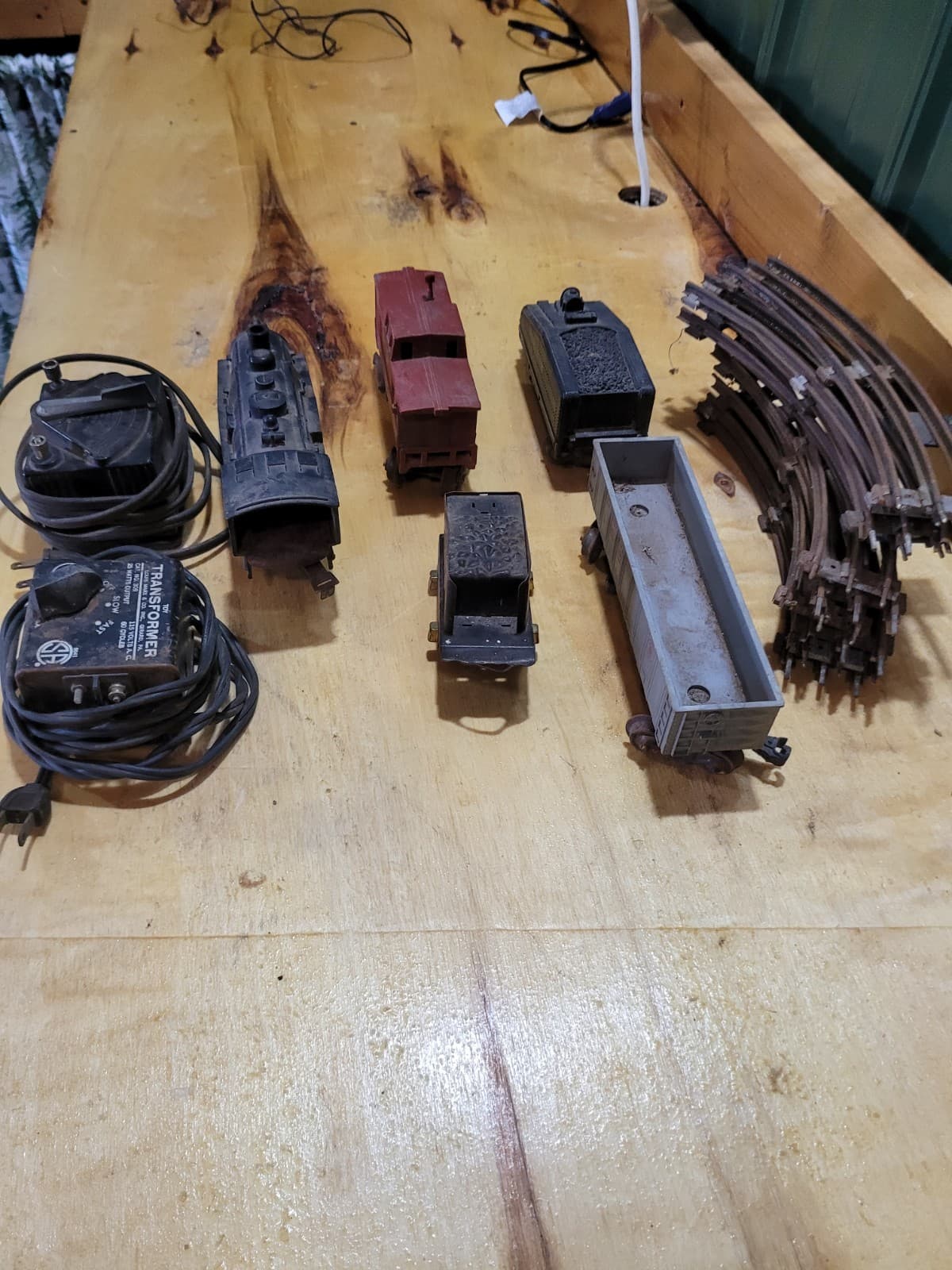 Vintage Marx New York Central Electric Train Set w/ Track, Transformers & Cars - Thumbnail 3