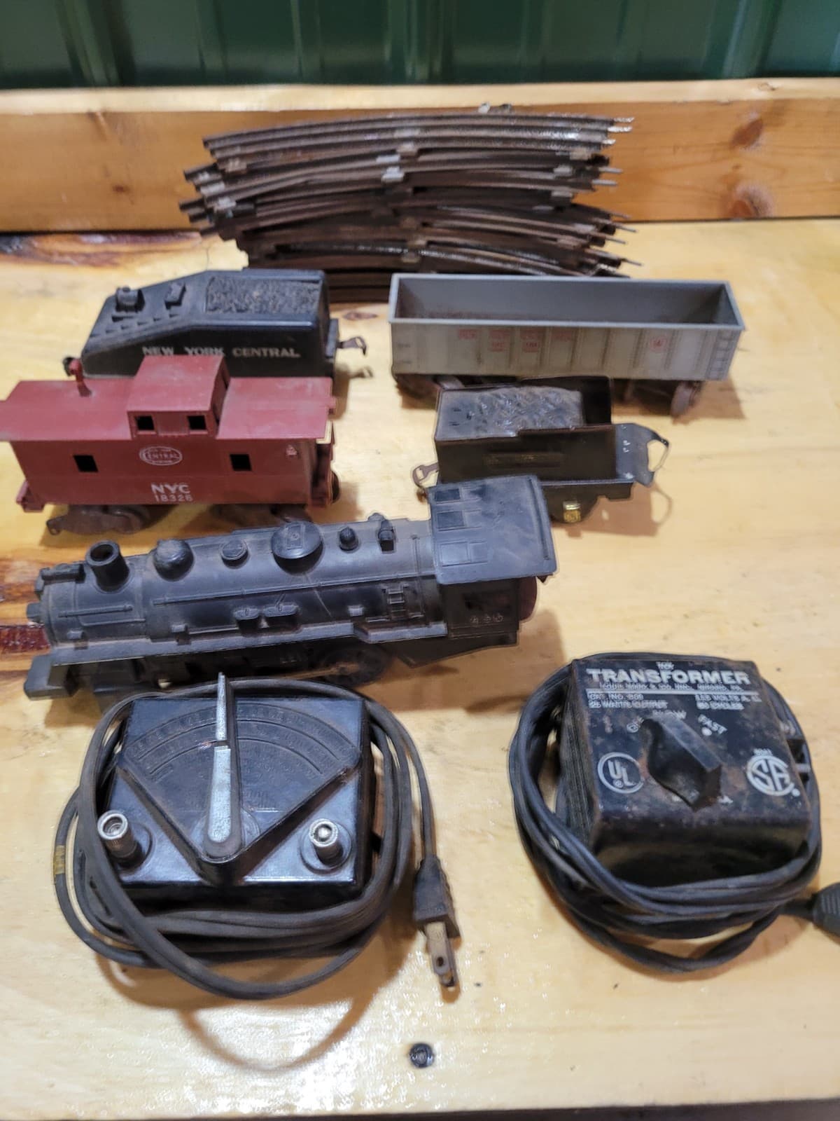 Vintage Marx New York Central Electric Train Set w/ Track, Transformers & Cars - Thumbnail 2