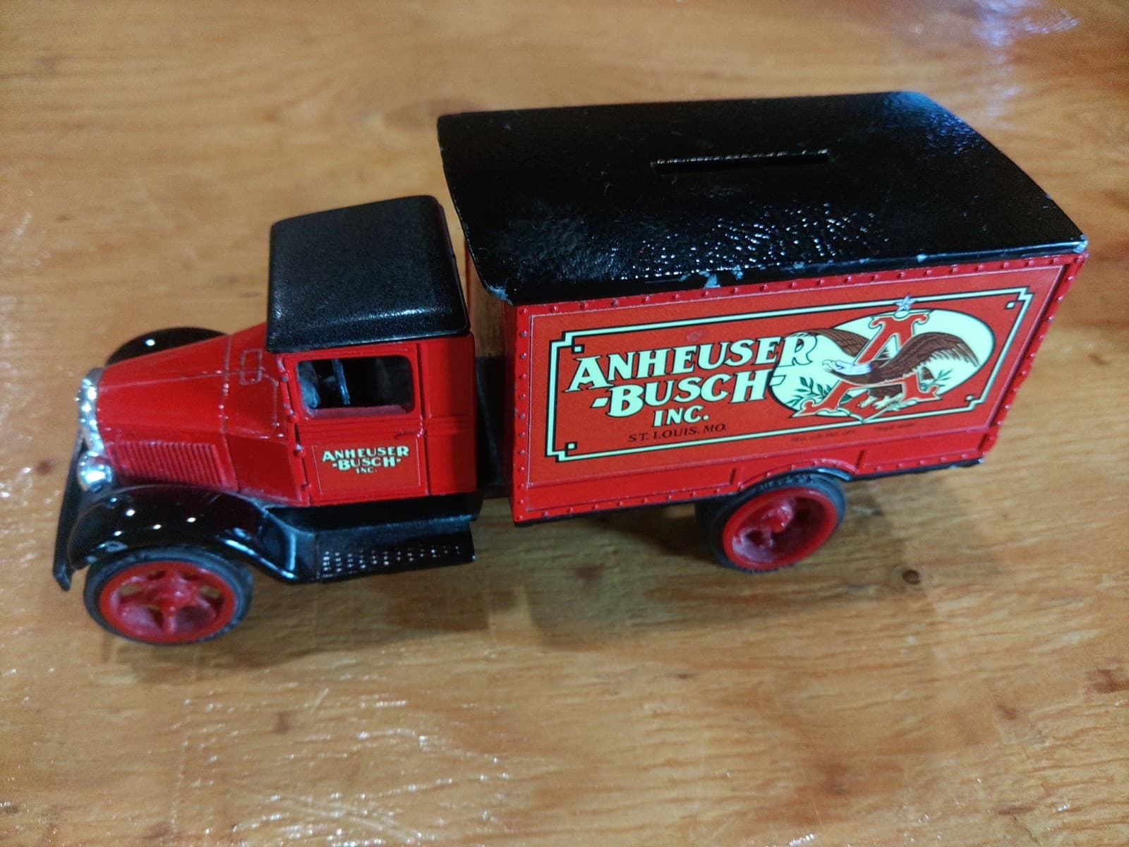 Ertl Anheuser-Busch Die-Cast Coin Bank Delivery Truck – 1930s Style - Thumbnail 2