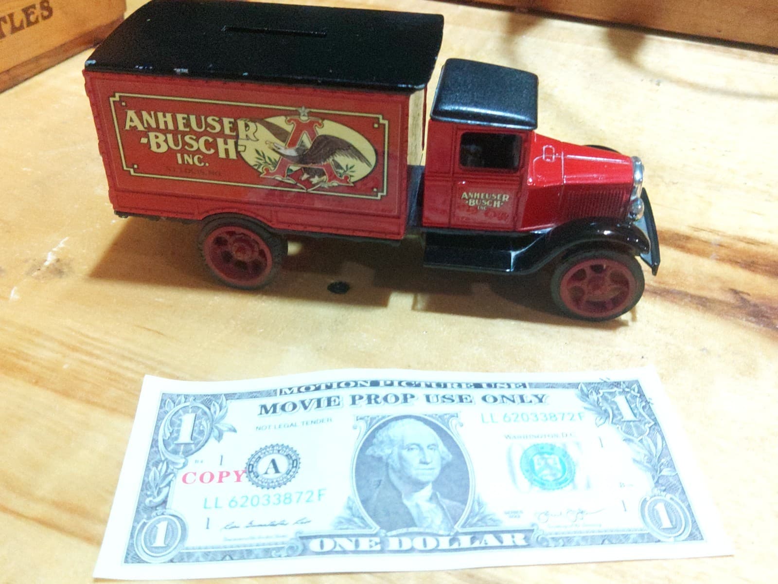 Ertl Anheuser-Busch Die-Cast Coin Bank Delivery Truck – 1930s Style - Thumbnail 4