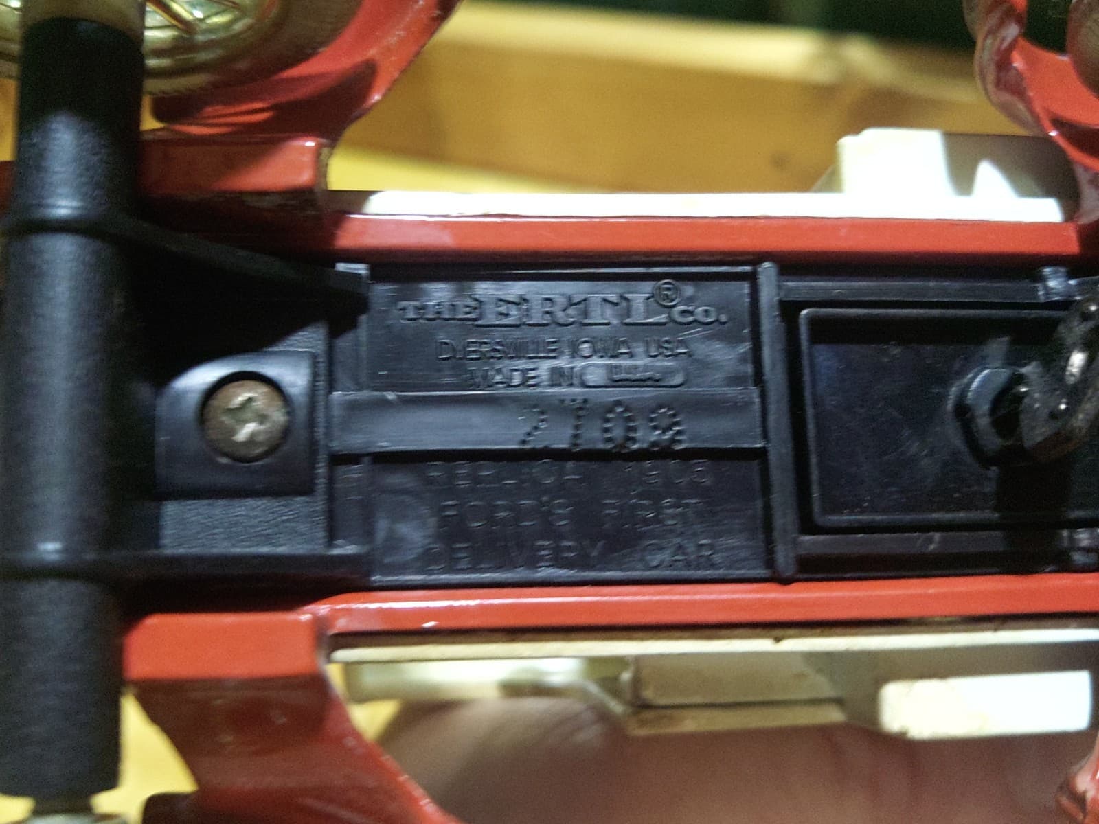 Ertl Anheuser-Busch Die-Cast Coin Bank Delivery Truck – 1930s Style - Thumbnail 3