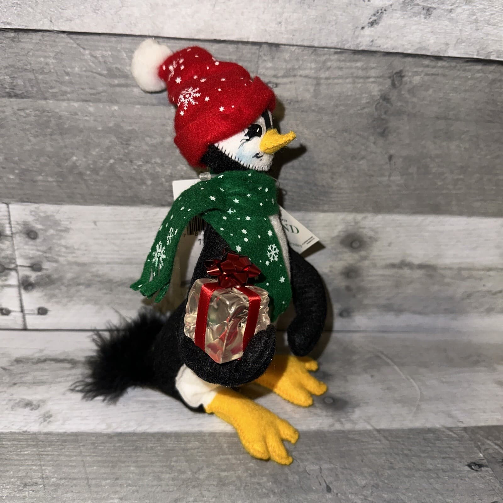 Annalee Dolls Christmas Collection – Cool Gift Penguin 7" 968307 2007 - Thumbnail 2