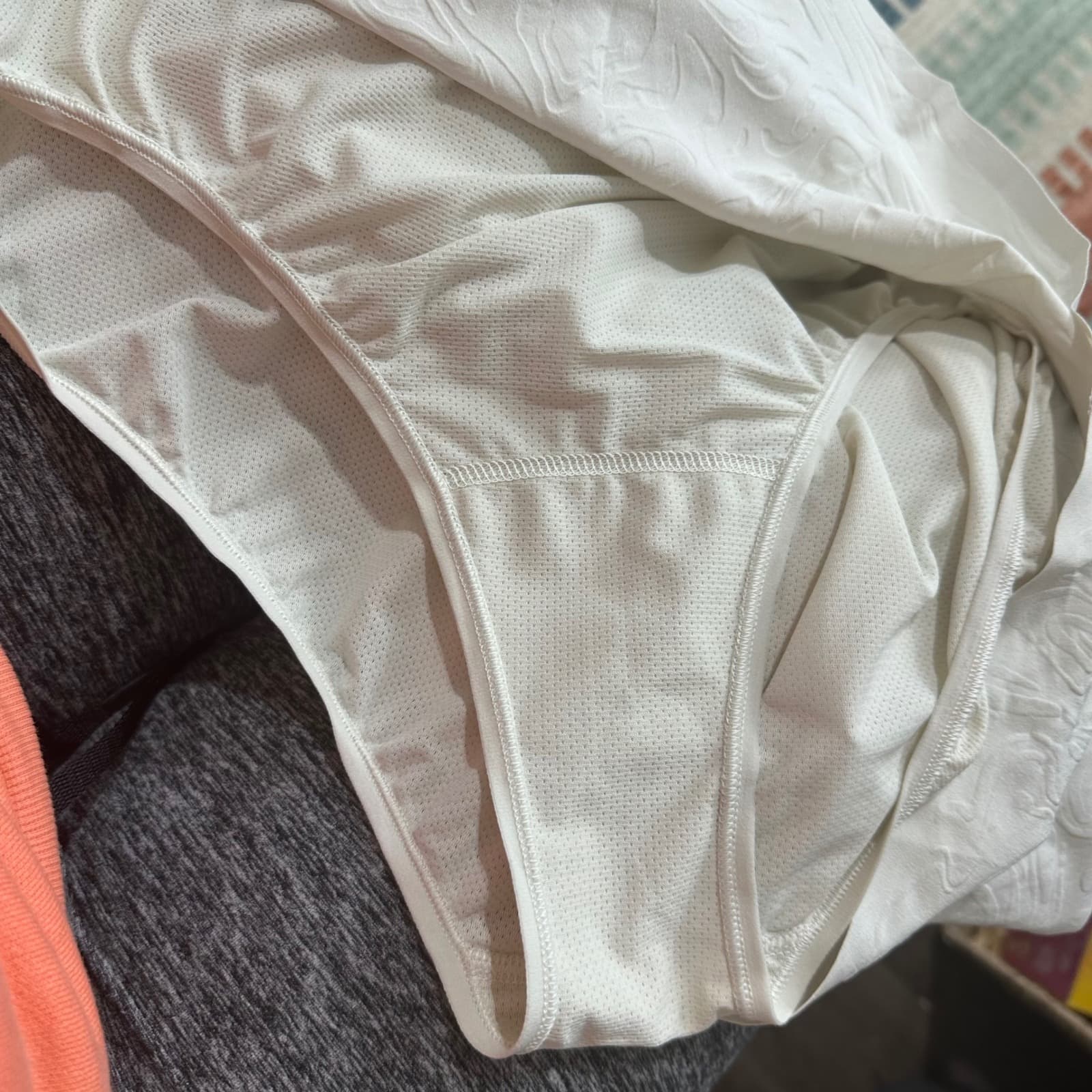Lululemon Fast And Free High-Rise Short 2" Airflow in Emboss Bone Size 12 - Thumbnail 7