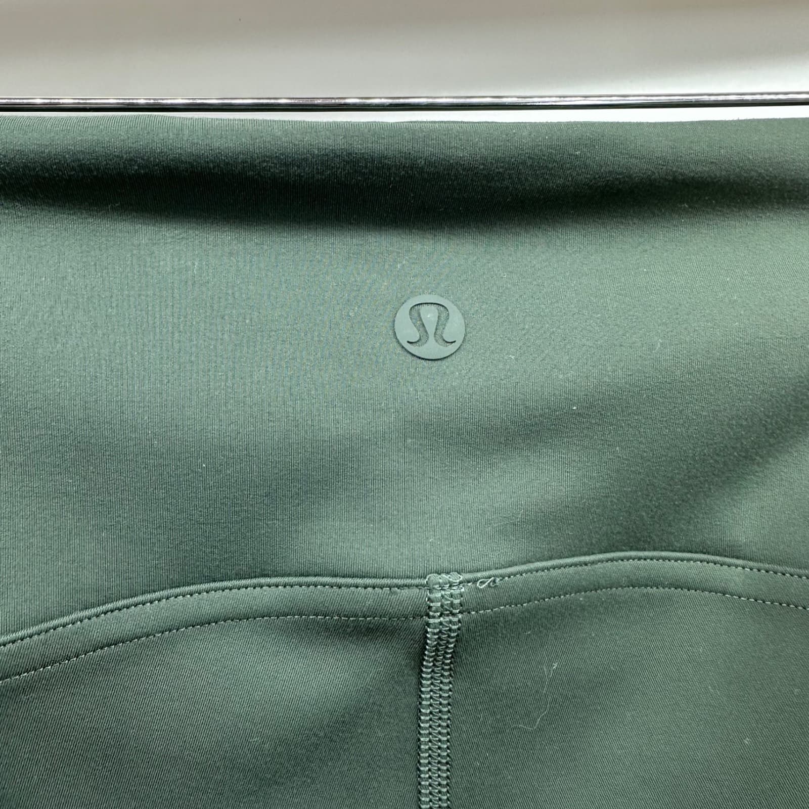 Lululemon Instill High-Rise Crop 23" in Smoked Spruce Sz 10 - Thumbnail 5