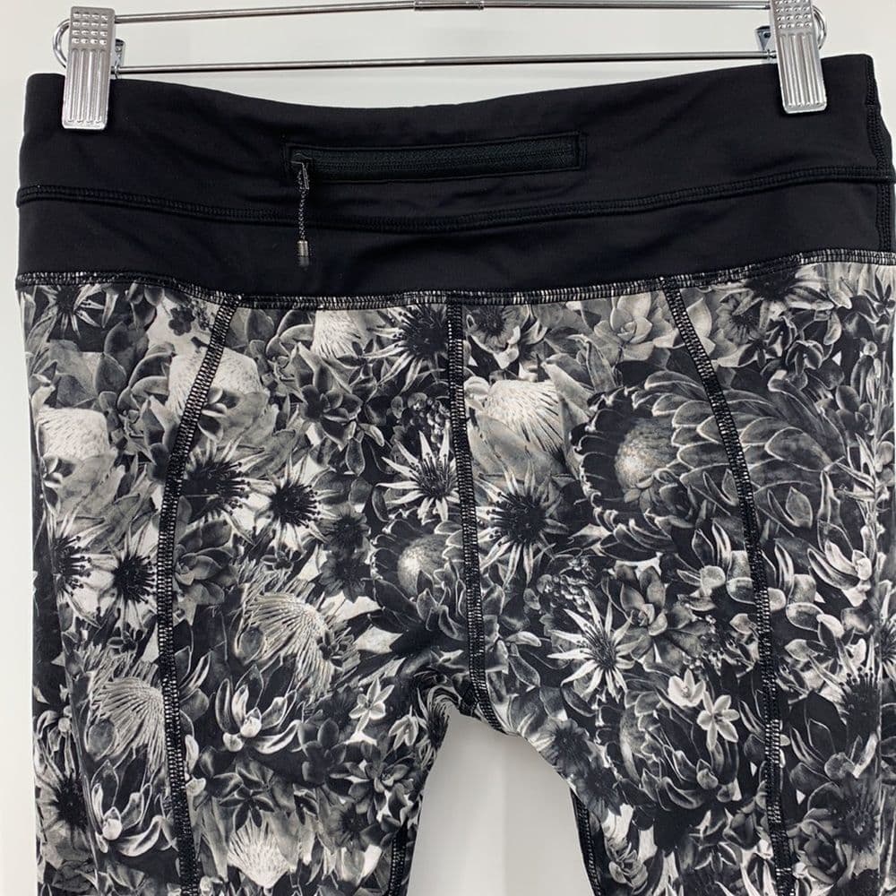 Lululemon Run Inspire II Flowabunga Luxtreme Crops Black &‎ White Floral Sz 4 - Thumbnail 3