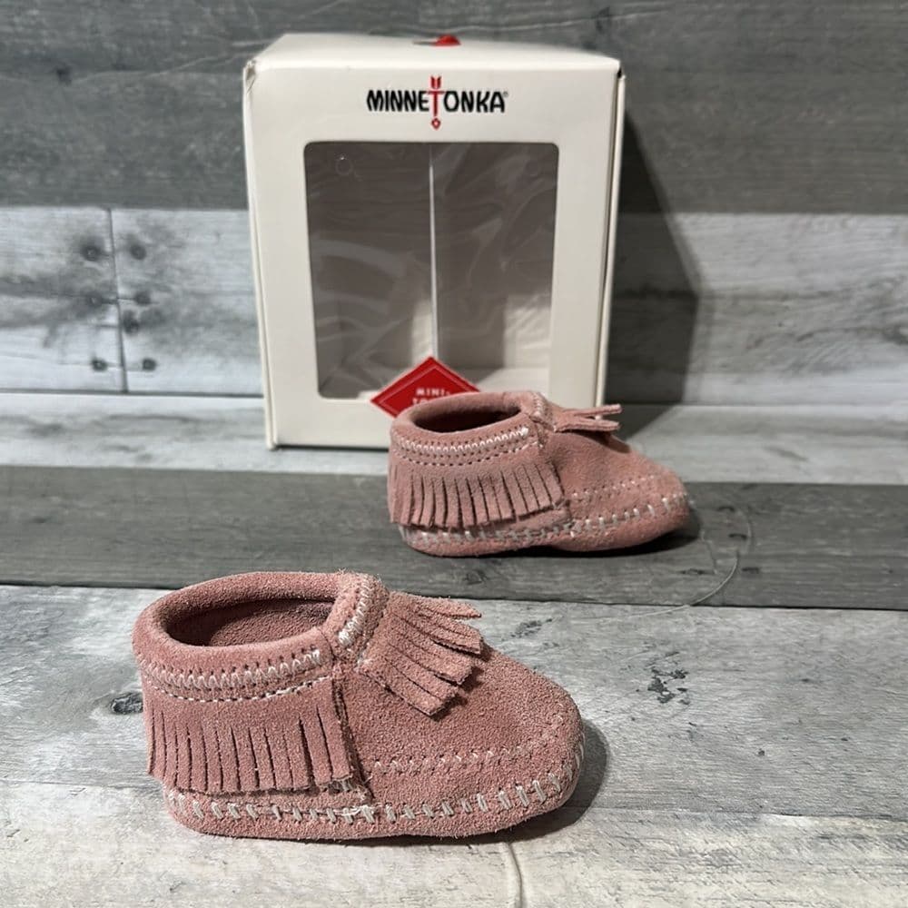 Minnetonka Mini-Tonka Style Pink Suede Moccasins‎ Size 1 (3-6m) - Thumbnail 4
