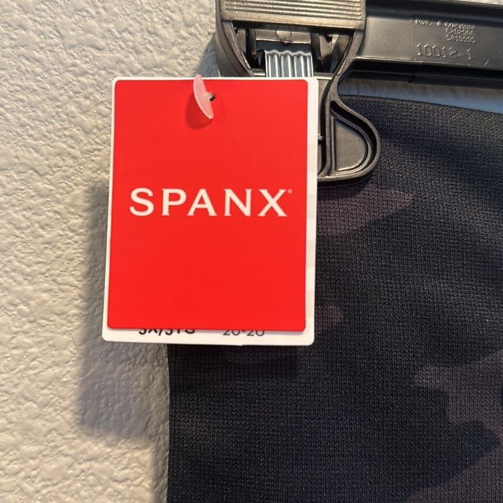 Spanx Camo Leggings‎ Sz M NWT Black Camo - Thumbnail 4
