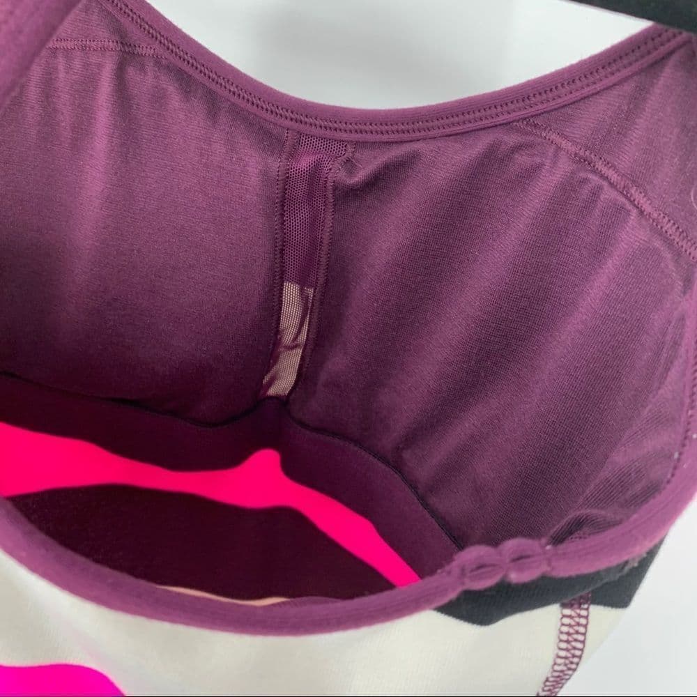 Lululemon Striped Racer Back Bra‎ Tank Women’s 4 - Thumbnail 5