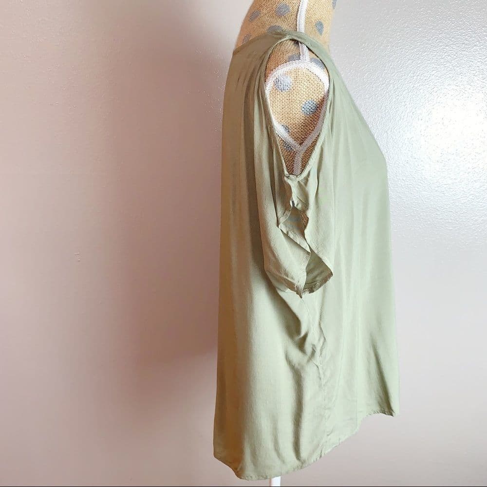 Cloth & Stone Cold Shoulder Olive Green‎ Top - Thumbnail 2