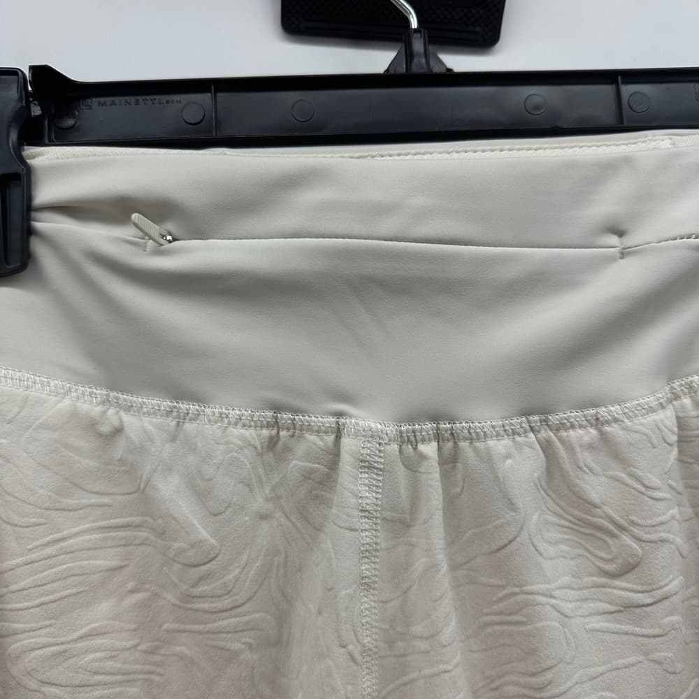 Lululemon Fast And Free High-Rise Short‎ 2" Airflow in Emboss Bone Size 12 - Thumbnail 6