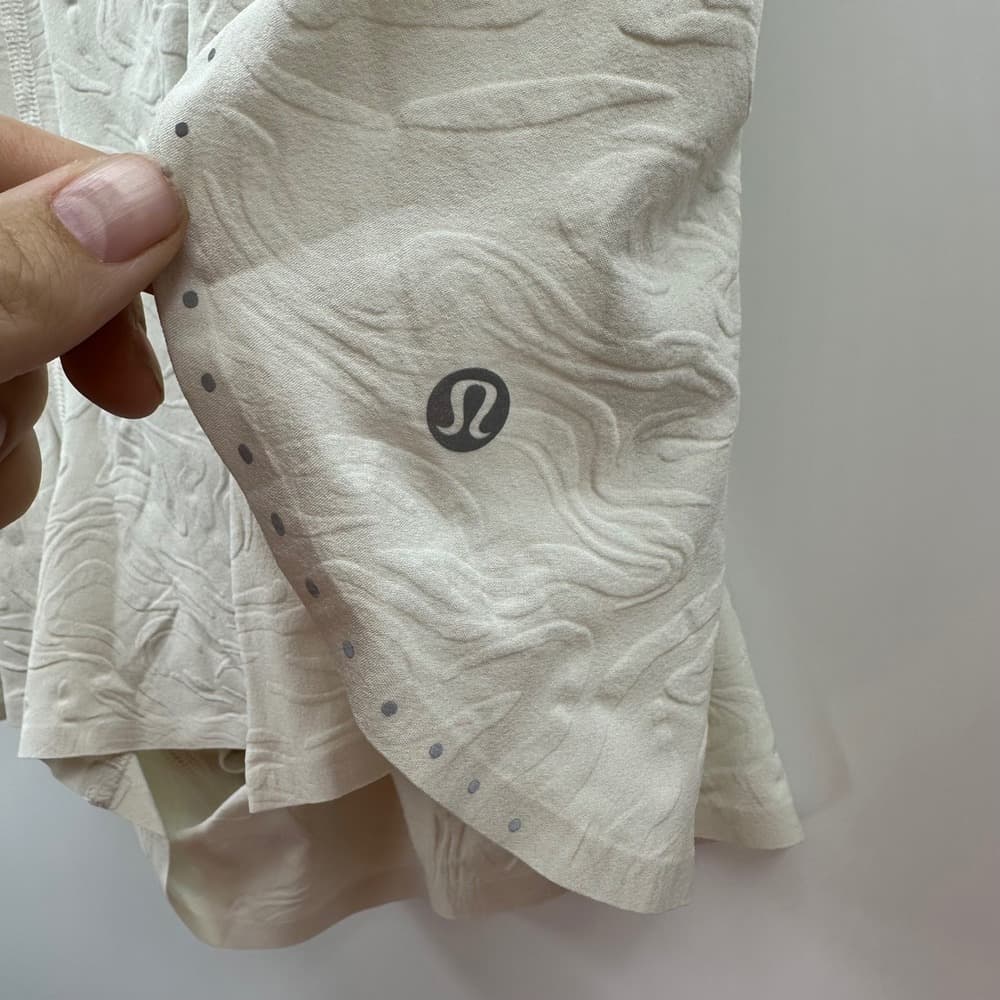 Lululemon Fast And Free High-Rise Short‎ 2" Airflow in Emboss Bone Size 12 - Thumbnail 4