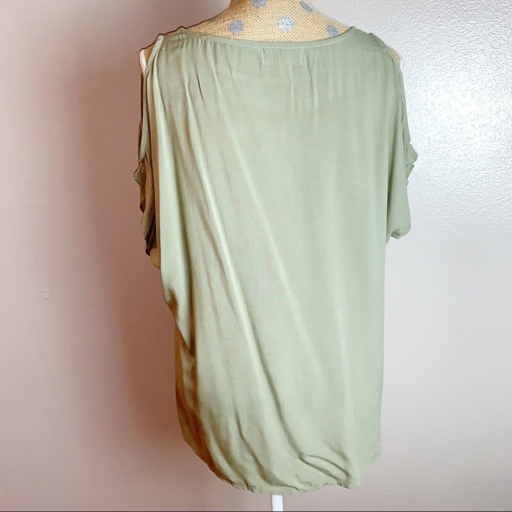 Cloth & Stone Cold Shoulder Olive Green‎ Top - Thumbnail 3