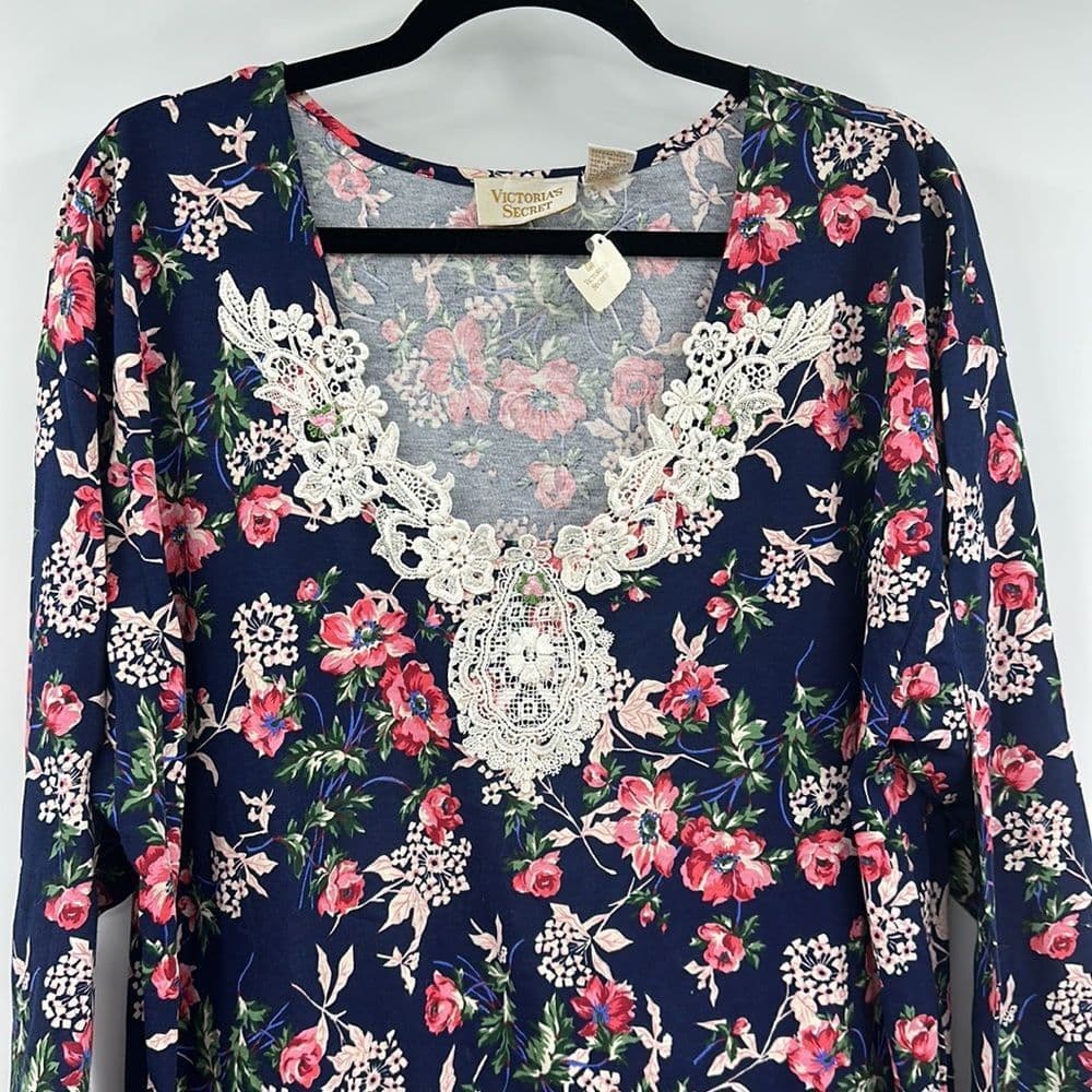 Victoria’s Secret Vintage‎ Long Sleeve Floral Night Gown Sz L NWT - Thumbnail 2