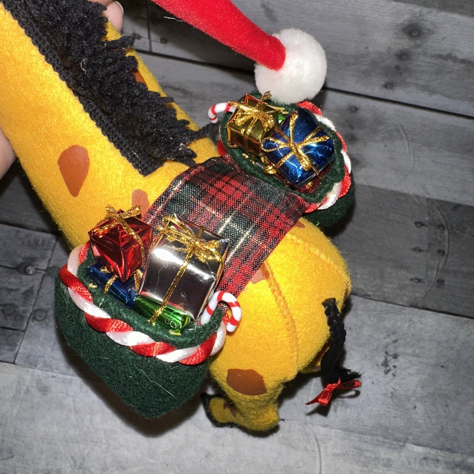 ANNALEE 2005 15" CHRISTMAS GIRAFFE WITH GIFTS! 809605 LARGE & COLORFUL! - Thumbnail 11
