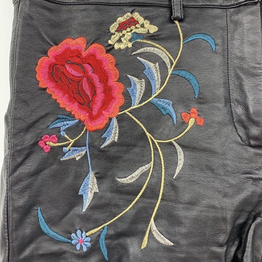 Staring at Stars Embroidered Shorts Sz 6 - Thumbnail 3