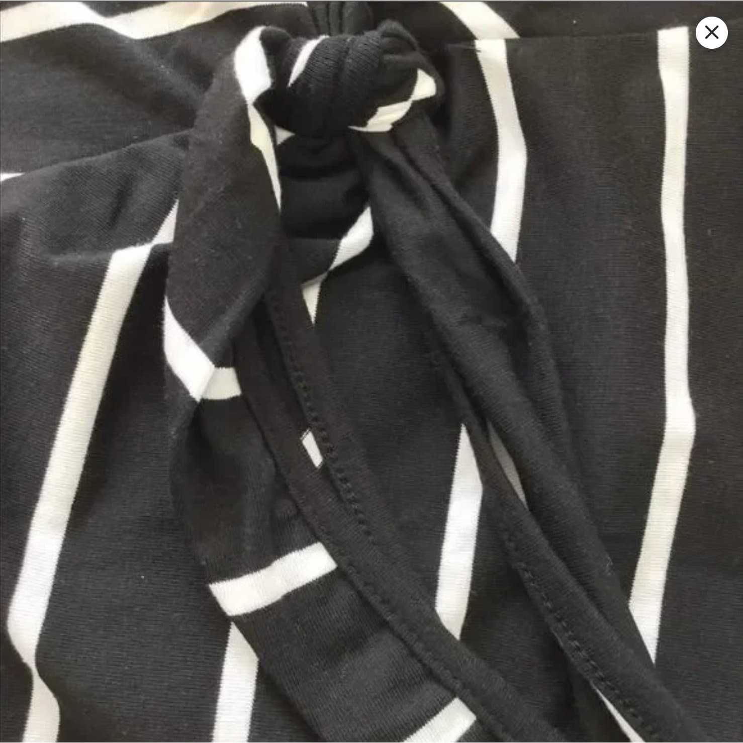 Thyme & Honey Black White Striped Sleeveless Top Size M Lace Shoulders Tie Hem - Thumbnail 4