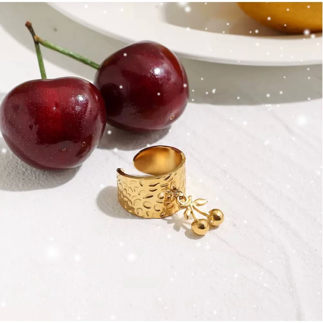 18K Gold Plated Open Ring Hammered Geometric Cherry Pendant Stainless Steel - Thumbnail 4