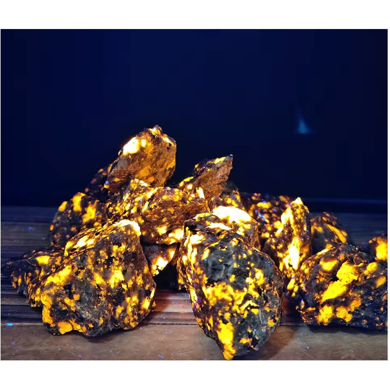 Yooperlite Stones 0.45 lb Bulk Rough UV Reactive Glow Crystal Natural Rock - Thumbnail 6