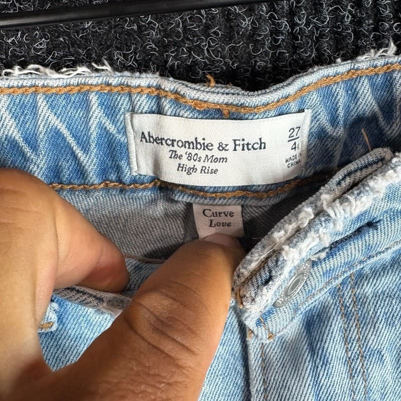 Abercrombie & Fitch The '80s Mom High Rise Curve Love Light Wash Denim Jeans - Thumbnail 3