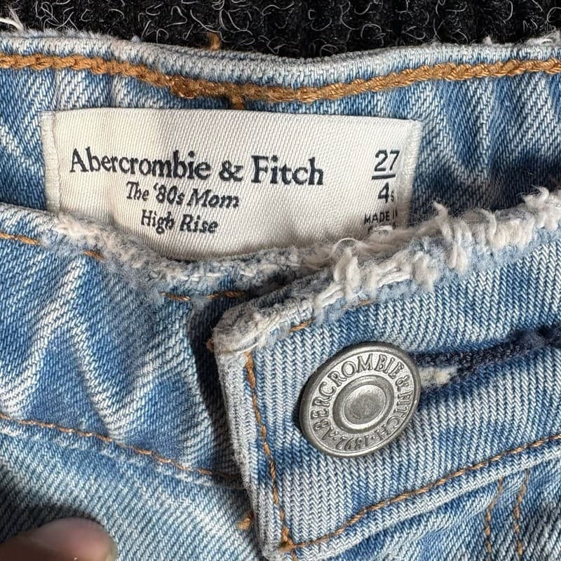 Abercrombie & Fitch The '80s Mom High Rise Curve Love Light Wash Denim Jeans - Thumbnail 2