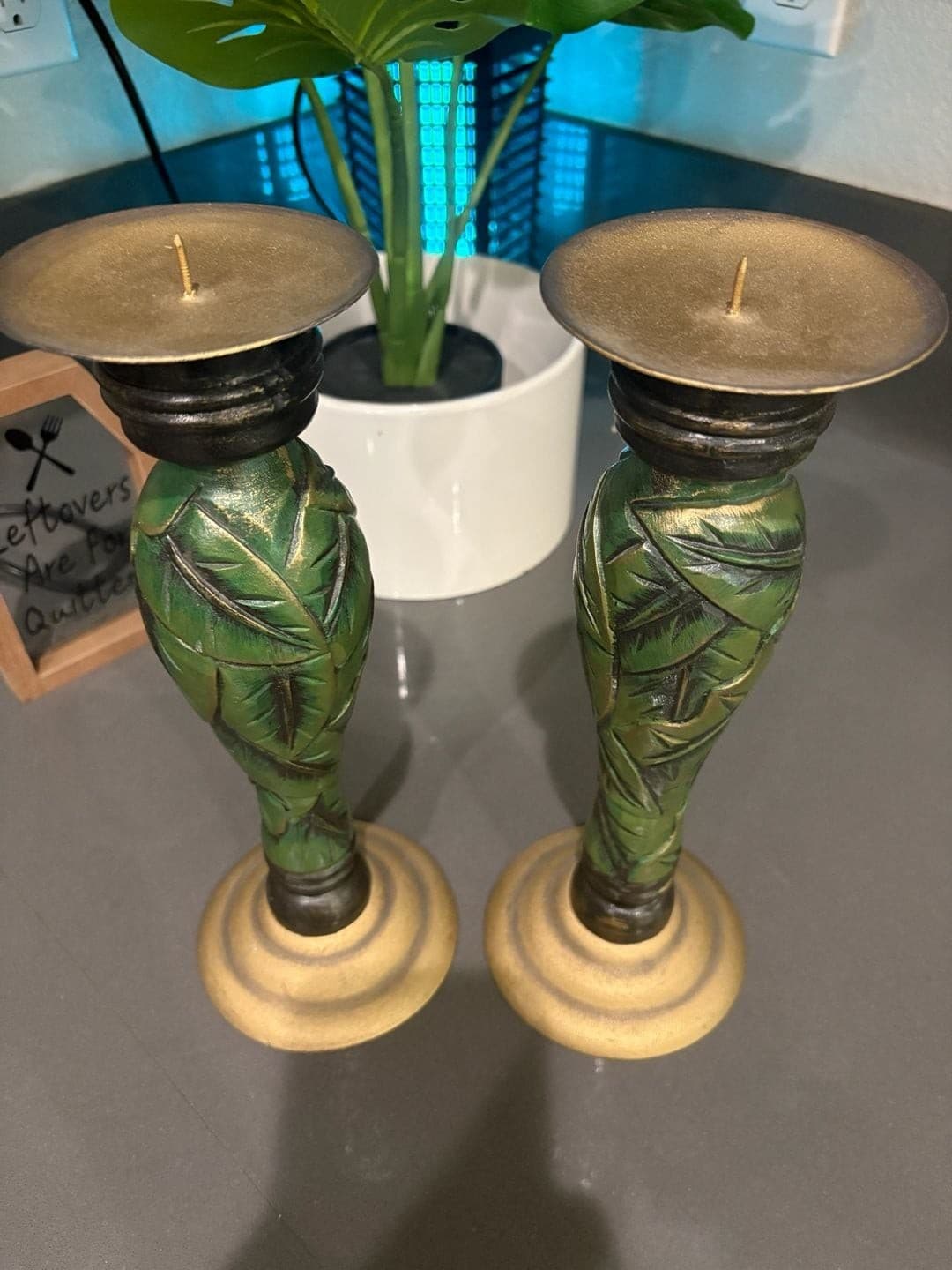 Set of 2 Decorative Carved Leaf Pattern Pillar Candle Holders - Thumbnail 2