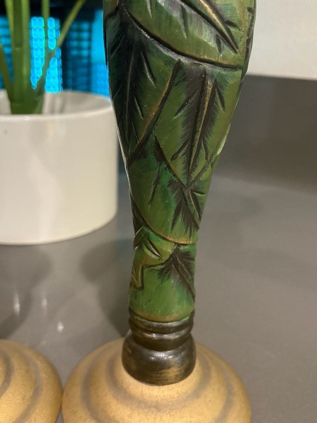 Set of 2 Decorative Carved Leaf Pattern Pillar Candle Holders - Thumbnail 5