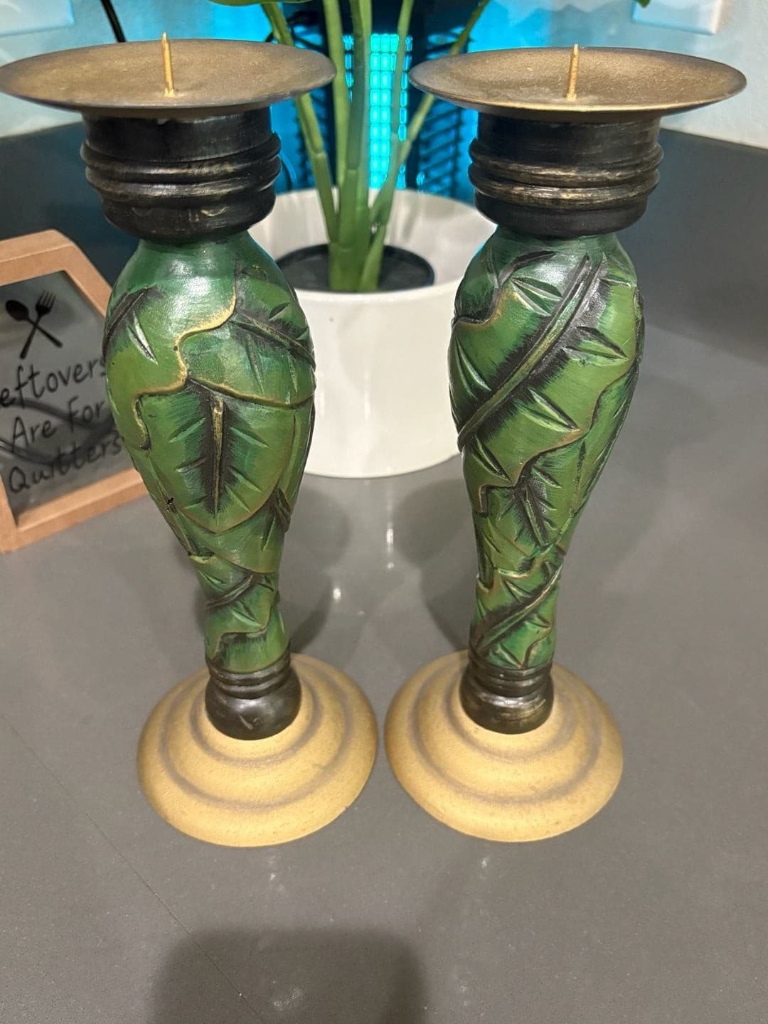 Set of 2 Decorative Carved Leaf Pattern Pillar Candle Holders - Thumbnail 11